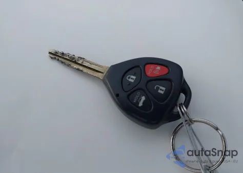 2010 Toyota Camry Le z USA, uszkodzony, nr VIN 4T1BF3EK4AU015190